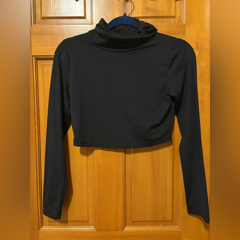 Black Long Sleeve Crop Top